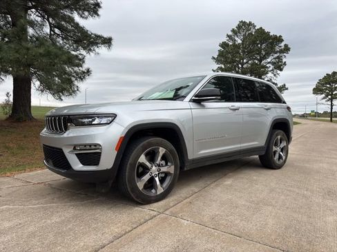 Used 2024 Jeep Grand Cherokee Limited image 34