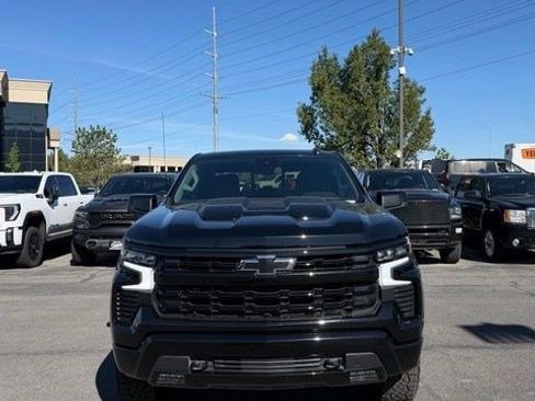 Used 2024 Chevrolet Silverado 1500 LT Trail Boss w/ Convenience Package II AWD/4WD image 2