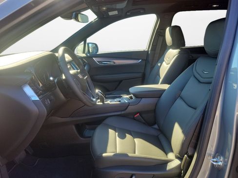 New 2025 Cadillac XT6 Luxury image 9
