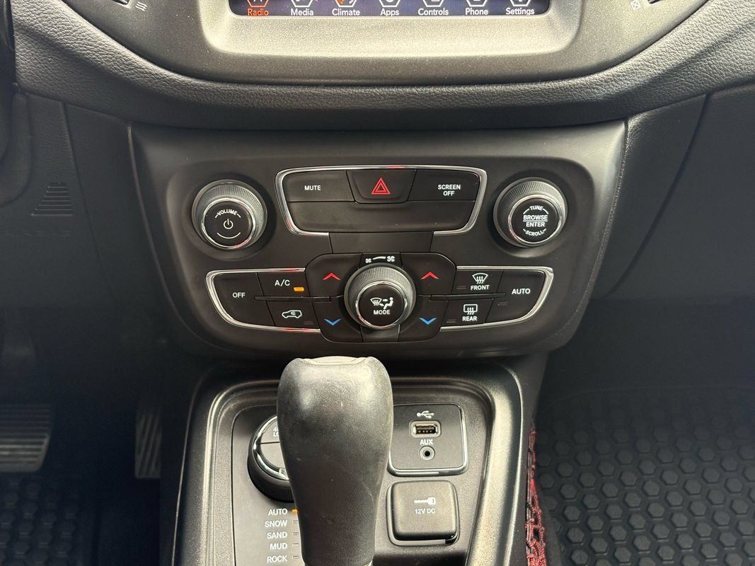 Used 2018 Jeep Compass Trailhawk w/ Cold Weather Group AWD/4WD image 18