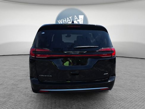 New 2027 Chrysler Pacifica Select AWD/4WD image 5