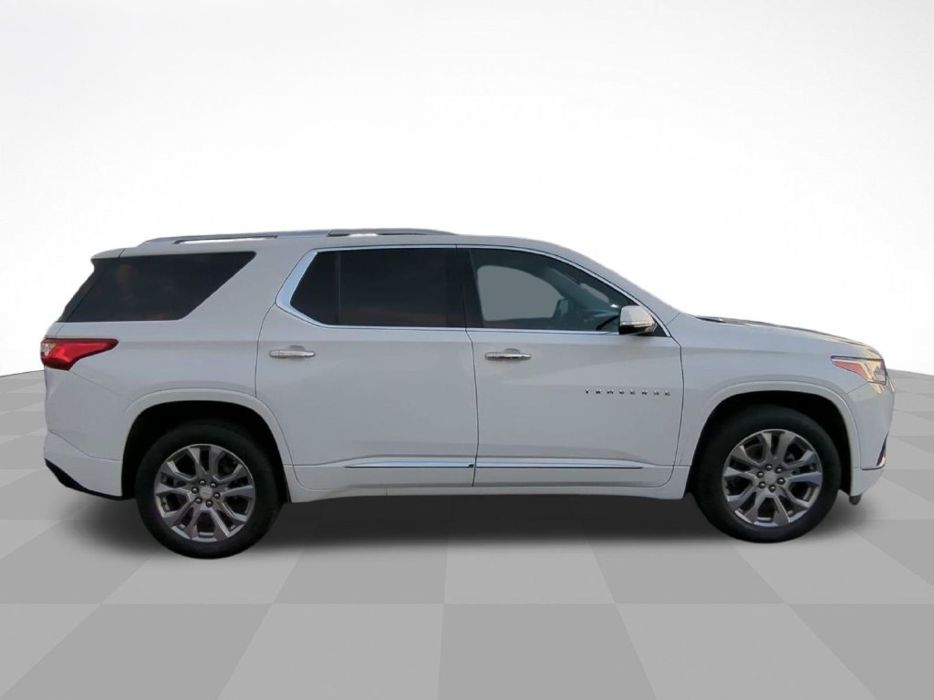Used 2018 Chevrolet Traverse Premier w/ Driver Confidence II Package FWD image 4