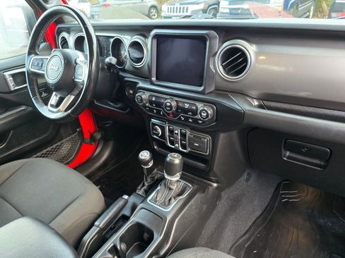 Used 2020 Jeep Gladiator Overland image 12