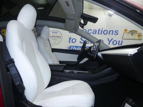 Used 2021 Tesla Model Y Long Range image 8