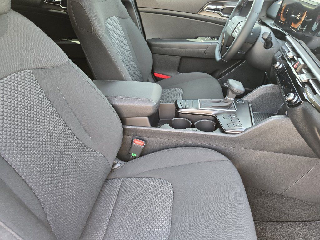 New 2026 Kia Sportage LX w/ LX Convenience Package FWD image 12