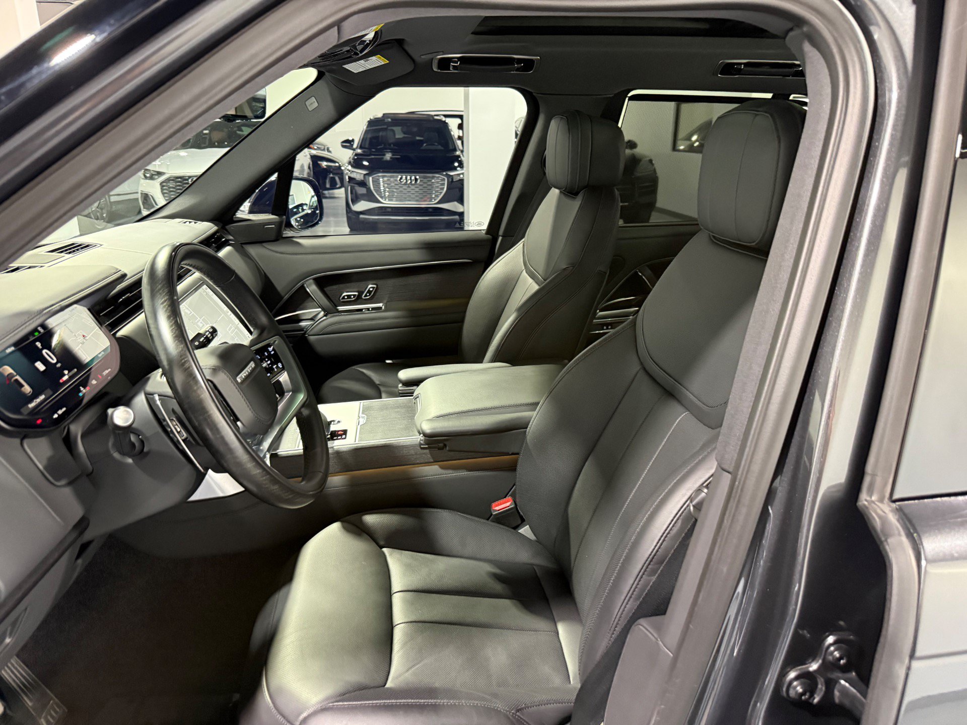 Used 2024 Land Rover Range Rover SE AWD/4WD image 24