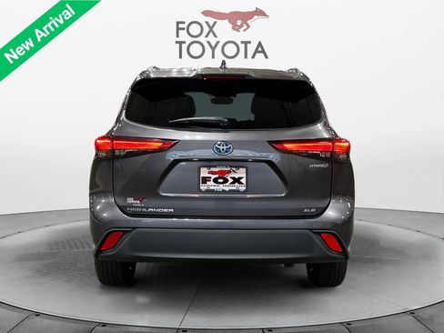 Used 2021 Toyota Highlander XLE FWD image 5