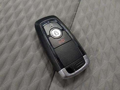 Used 2022 Ford Escape SE image 32