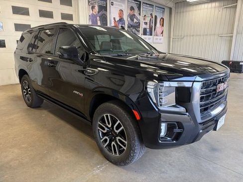 Used 2024 GMC Yukon AT4 w/ Technology Package AWD/4WD image 4