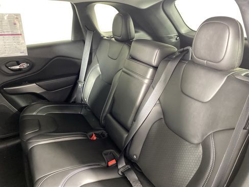 Used 2019 Jeep Cherokee Latitude Plus FWD image 30