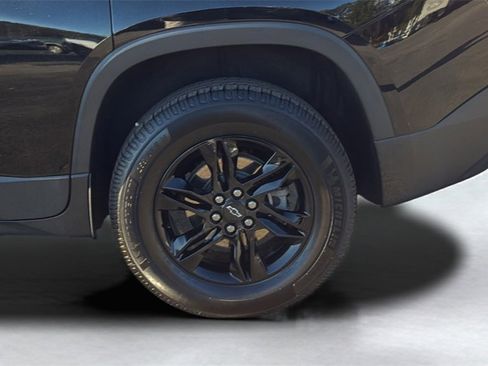 Used 2023 Chevrolet Traverse LT image 14