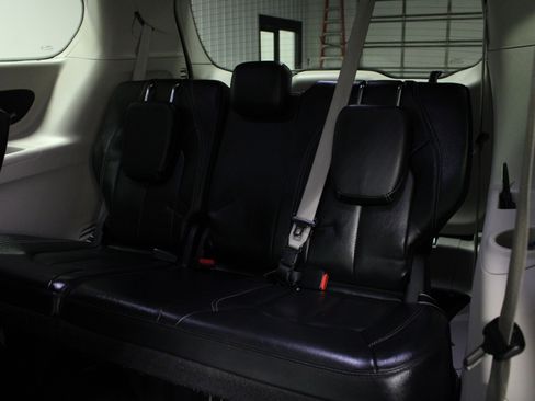 Used 2022 Chrysler Pacifica Touring-L FWD image 14