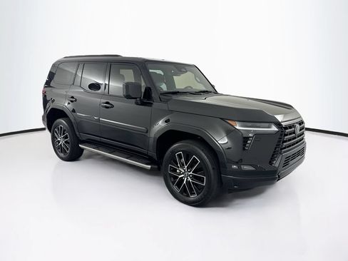 Used 2025 Lexus GX 550 w/ Cold Area Package AWD/4WD image 3