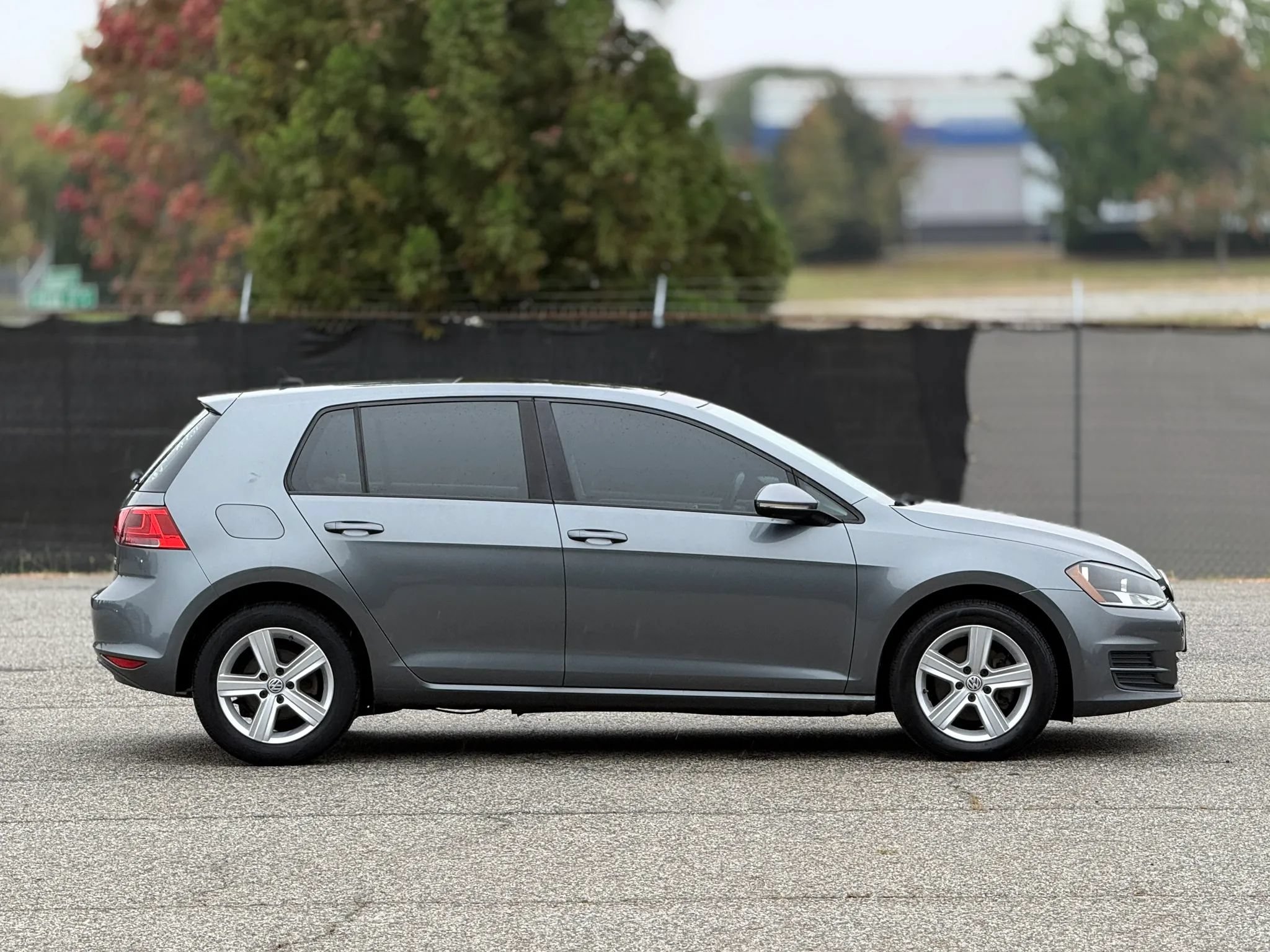 Used 2017 Volkswagen Golf Wolfsburg Edition FWD image 7