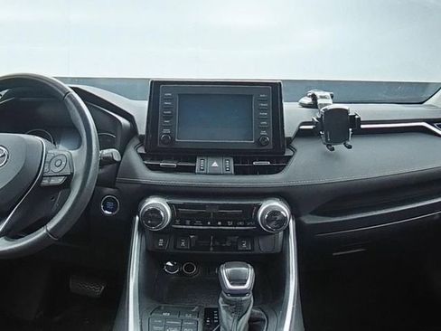 Used 2019 Toyota RAV4 XLE Premium w/ Cold Weather Package AWD/4WD image 19