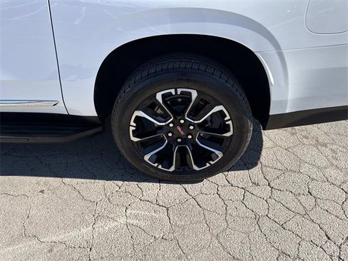 Used 2023 GMC Yukon XL SLT image 33