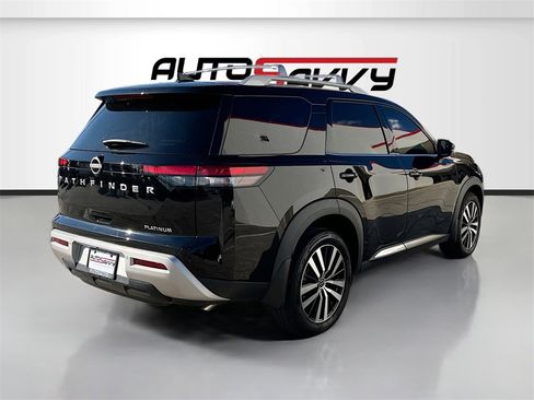 Used 2024 Nissan Pathfinder Platinum image 7