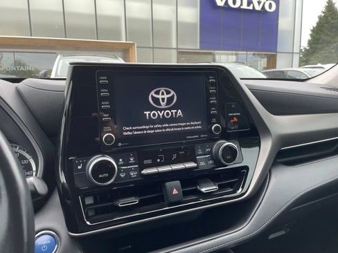 Used 2022 Toyota Highlander XLE AWD/4WD image 14