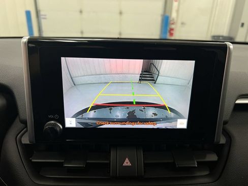 Used 2023 Toyota RAV4 LE AWD/4WD image 16