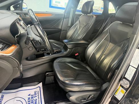 Used 2019 Lincoln MKC Select w/ Vista Value Package AWD/4WD image 15