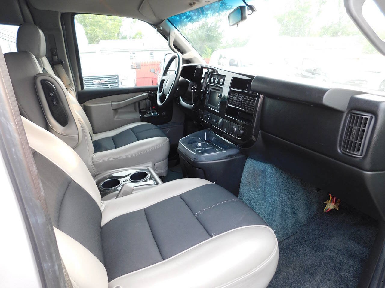 Used 2016 Chevrolet Express 2500 RWD image 31