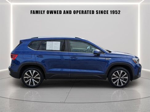 Certified 2023 Volkswagen Taos SE image 8