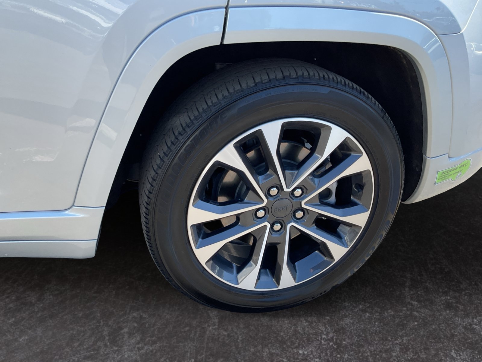 Used 2023 Jeep Grand Cherokee Overland w/ Advanced Protech Group III AWD/4WD image 9