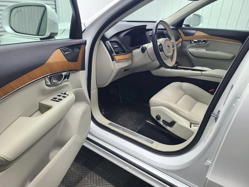 Used 2022 Volvo XC90 T6 Momentum w/ Advanced Package AWD/4WD image 21