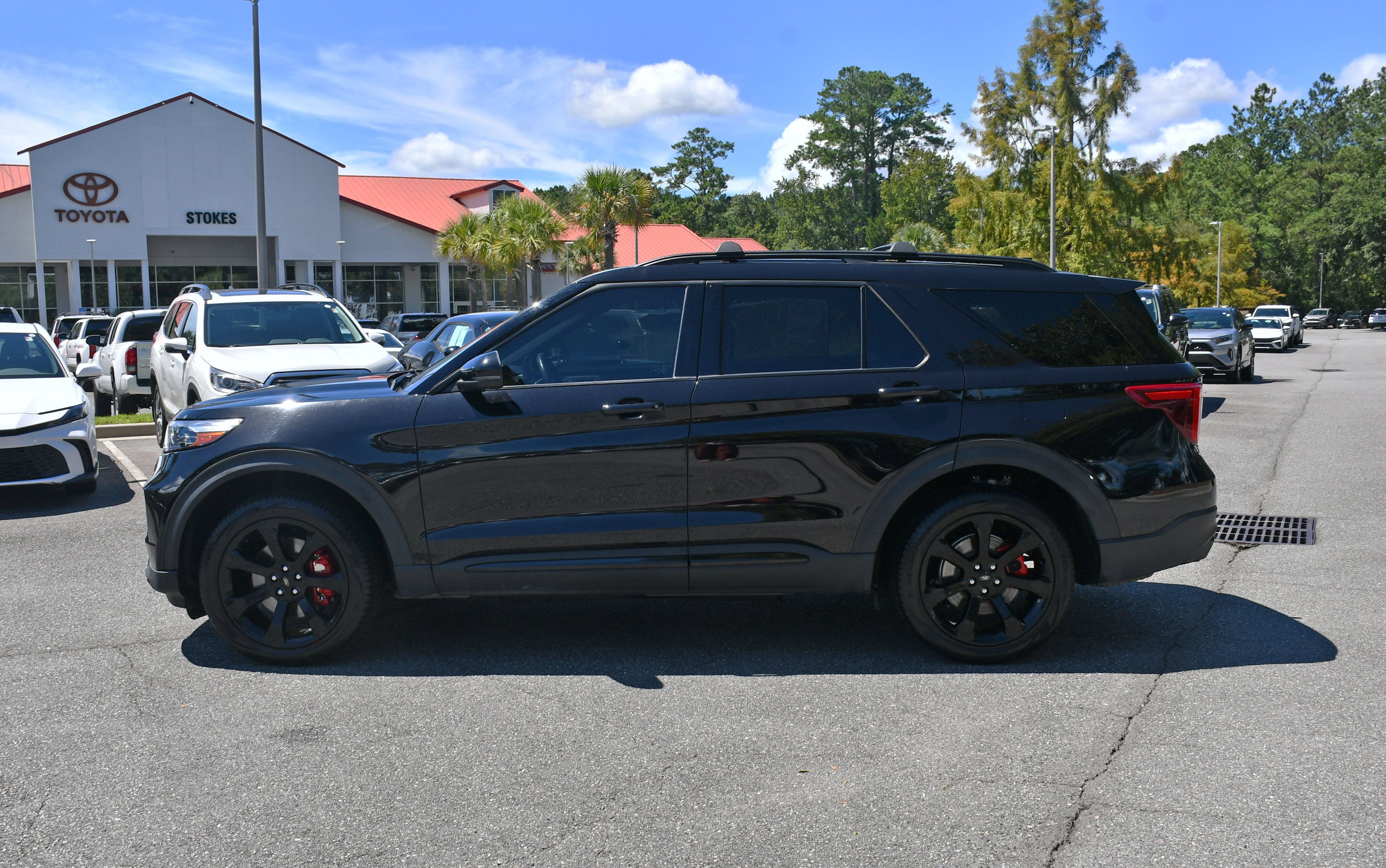 Used 2023 Ford Explorer ST w/ Equipment Group 401A AWD/4WD image 2