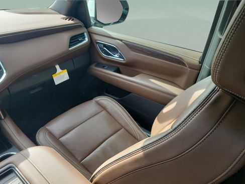 Used 2022 Chevrolet Tahoe High Country w/ LPO, Illumination Package image 9