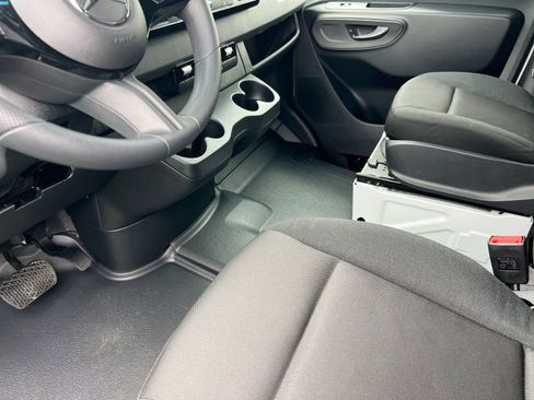 Used 2025 Mercedes-Benz Sprinter 2500 image 7