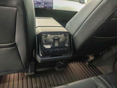 Used 2024 Tesla Cybertruck AWD Crew Cab image 16