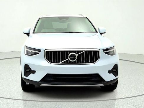 Used 2024 Volvo XC40 B5 Plus w/ Protection Package Premier AWD/4WD image 2