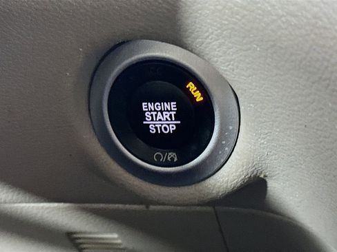 Used 2020 Chrysler Pacifica Touring w/ Advanced Safetytec Group image 27