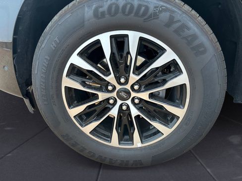 Certified 2025 Ford Expedition Platinum image 14