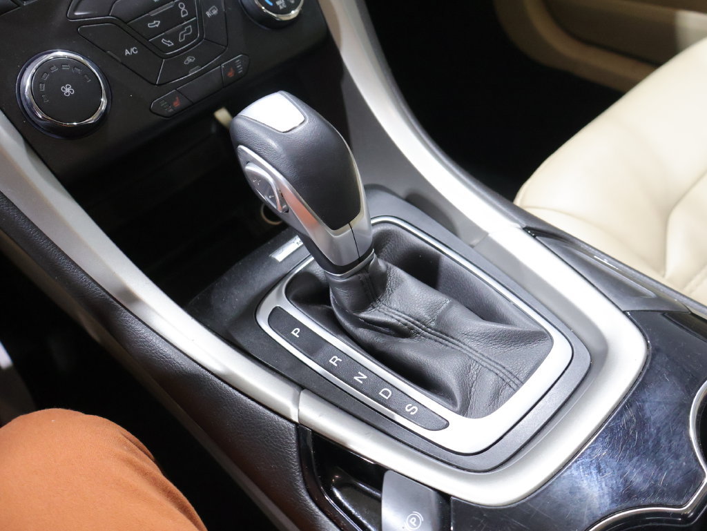 Used 2014 Ford Fusion SE w/ Equipment Group 202A FWD image 27