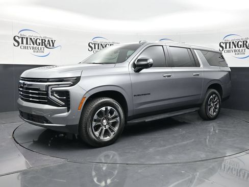 Used 2026 Chevrolet Suburban LT w/ Comfort Package RWD image 4