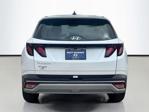 Certified 2025 Hyundai Tucson SE image 6