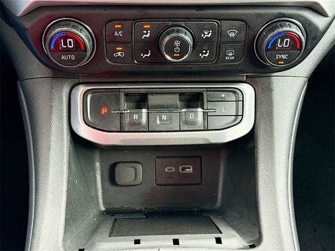 Used 2021 GMC Acadia SLE image 16