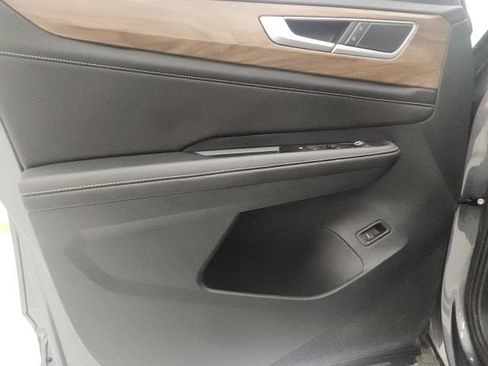 Used 2024 Volkswagen Atlas SE w/ Panoramic Sunroof Package FWD image 12