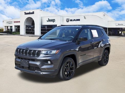 Used 2023 Jeep Compass Latitude AWD/4WD image 3