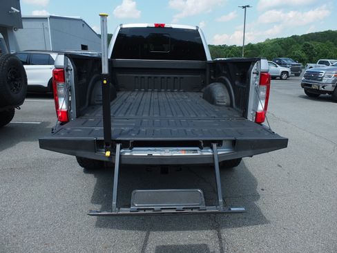 Used 2019 Ford F250 Lariat w/ Chrome Package AWD/4WD image 9