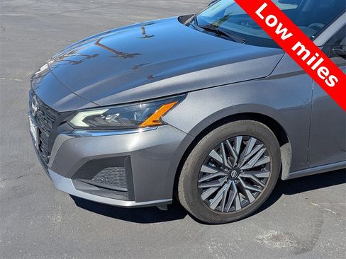 Used 2024 Nissan Altima 2.5 SV image 8