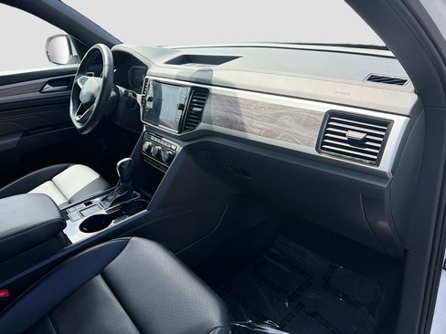 Used 2023 Volkswagen Atlas Cross Sport SE w/ Black Wheel Package image 32