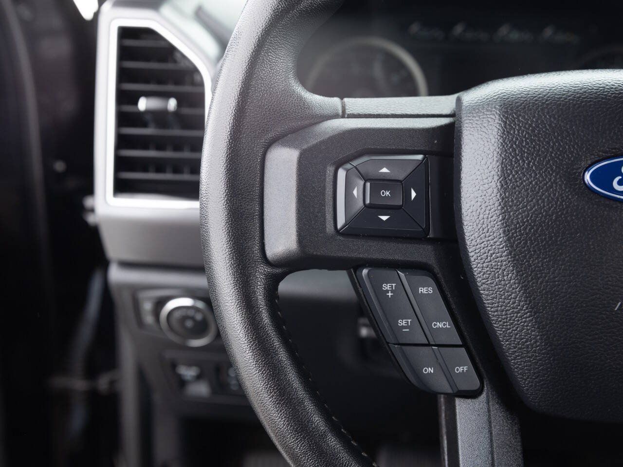 Used 2020 Ford F150 XLT w/ Equipment Group 302A Luxury AWD/4WD image 39