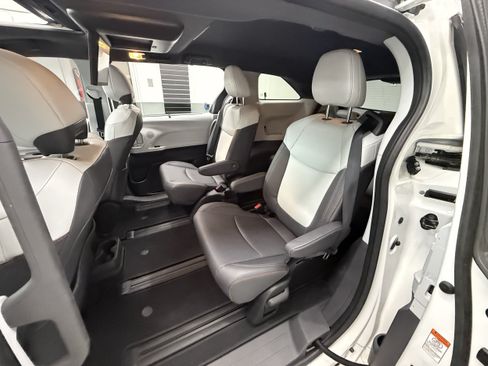 Used 2023 Toyota Sienna XLE FWD image 27