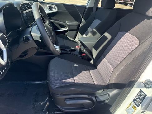 Used 2024 Kia Soul LX w/ Option Group 015 image 18