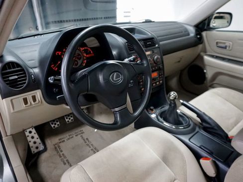 Used 2002 Lexus IS 300 image 9