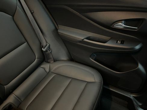 Used 2025 Buick Envista Sport Touring image 35