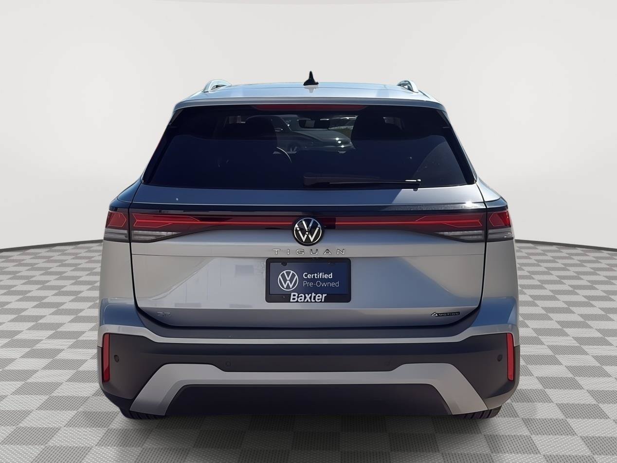 Used 2025 Volkswagen Tiguan SE w/ Panoramic Sunroof Package AWD/4WD image 7